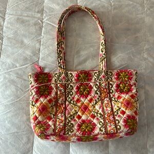 ⭐️SOLD⭐️Vera Bradley Folkloric tote bag + mini detachable pouch
